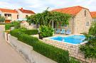 VakantiehuisKroatië - Oost Kroatië: Green Garden House - Four Bedroom House with Priva