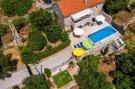 VakantiehuisKroatië - : House Kočan-Four Bedroom Villa with Terrace and Sw