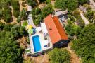 VakantiehuisKroatië - : House Kočan-Four Bedroom Villa with Terrace and Sw