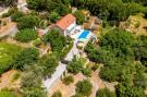 VakantiehuisKroatië - : House Kočan-Four Bedroom Villa with Terrace and Sw