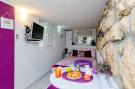 VakantiehuisKroatië - Oost Kroatië: Indy's Beach Apartments- Studio Apartment with Pat