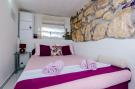 VakantiehuisKroatië - Oost Kroatië: Indy's Beach Apartments- Studio Apartment with Pat