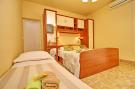 VakantiehuisKroatië - Oost Kroatië: Apartments Sea Line - Two Bedroom Apartment with T