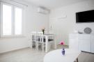 VakantiehuisKroatië - Oost Kroatië: Serious Job Apartment - One Bedroom Apartment with