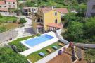 VakantiehuisKroatië - Oost Kroatië: Villa Green Garden - Three Bedroom Holiday Home wi