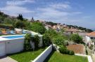 VakantiehuisKroatië - Oost Kroatië: Villa Green Garden - Three Bedroom Holiday Home wi