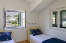 VakantiehuisKroatië - Oost Kroatië: Villa Green Garden - Three Bedroom Holiday Home wi