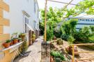 VakantiehuisKroatië - Oost Kroatië: Guest House Ivana -Two Bedroom Apartment with Gard