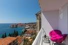 FerienhausKroatien - : Apartment Med - Three Bedroom Apartment with Balco