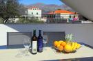 VakantiehuisKroatië - Oost Kroatië: Apartment Milenka - Four Bedroom Apartment with Te