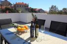 VakantiehuisKroatië - Oost Kroatië: Apartment Milenka - Four Bedroom Apartment with Te