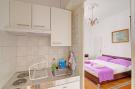 FerienhausKroatien - : Room &amp; Studios Rina - Studio Apartment with Pa