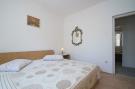 VakantiehuisKroatië - Oost Kroatië: Seafront Apartment Dana - Two Bedroom Apartment wi