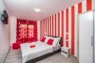 FerienhausKroatien - : Apartments Sunshine Home - Double Room ( Red )