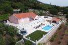 FerienhausKroatien - : Villa Dragić- Four Bedroom Villa with Swimming Poo