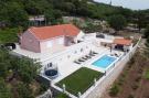 FerienhausKroatien - : Villa Dragić- Four Bedroom Villa with Swimming Poo