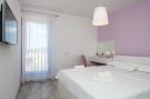 FerienhausKroatien - : Apartments Dva Galeba - One Bedroom Apartment with