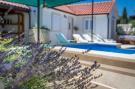 VakantiehuisKroatië - Oost Kroatië: Holiday home Škrika -Three Bedroom Home with heate