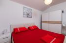 FerienhausKroatien - : Apartment L&amp;L - Two-Bedroom Apartment with Ter