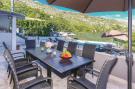 FerienhausKroatien - : Apartment Villa IN - Four-Bedroom Apartment with P