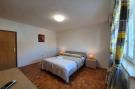 VakantiehuisKroatië - Oost Kroatië: Apartment Villa IN - Four-Bedroom Apartment with P