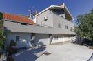 VakantiehuisKroatië - Oost Kroatië: Apartment Villa IN - Four-Bedroom Apartment with P