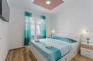 FerienhausKroatien - : Apartments Hope (Dugi Rat) - Three-Bedroom Apartme