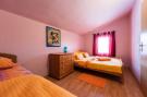 VakantiehuisKroatië - Oost Kroatië: Apartments Karen - Three Bedroom Apartment with Te