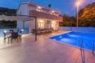 FerienhausKroatien - : Villa Tomic - Four-Bedroom Villa with Private Pool