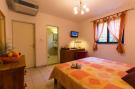 FerienhausKroatien - : Castelletto - Standard Twin Room with Airport Tran