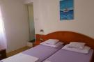 VakantiehuisKroatië - : Rooms Milena - Double or Twin Room with Private Ba