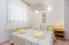 FerienhausKroatien - : Apartments Paola - Studio Apartment with Terrace a