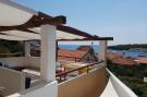 VakantiehuisKroatië - Oost Kroatië: Apartment Luca - Two Bedroom Apartment with Terrac