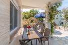 VakantiehuisKroatië - Oost Kroatië: Apartments Lilly - Two Bedroom Apartment with Terr