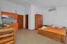 FerienhausKroatien - : Apartments Villa Juric - Studio with Balcony (Žuti