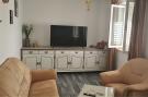 VakantiehuisKroatië - Oost Kroatië: Apartment Solvit - Three Bedroom Apartment with Te