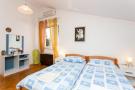 FerienhausKroatien - : Apartments Harlekin- One-Bedroom Apartment with Se