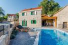 VakantiehuisKroatië - Oost Kroatië: Holiday Home Rustic - Two Bedroom Holiday Home wit