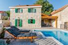 VakantiehuisKroatië - Oost Kroatië: Holiday Home Rustic - Two Bedroom Holiday Home wit