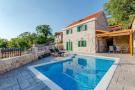 VakantiehuisKroatië - Oost Kroatië: Holiday Home Rustic - Two Bedroom Holiday Home wit