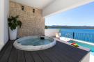 FerienhausKroatien - : Villa Simpleza - Six Bedroom Villa with Private Po