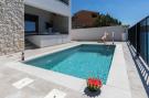 FerienhausKroatien - : Villa Simpleza - Six Bedroom Villa with Private Po