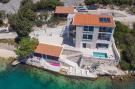 FerienhausKroatien - : Villa Simpleza - Six Bedroom Villa with Private Po