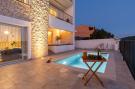 FerienhausKroatien - : Villa Simpleza - Six Bedroom Villa with Private Po