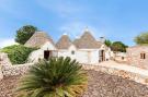 VakantiehuisItalië - : Magnificent Stefano's Trulli in Locorotondo