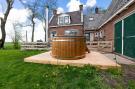 Holiday homeNetherlands - : Gezellige Boerderij met chalet in Friesland