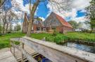 Holiday homeNetherlands - : Gezellige Boerderij met chalet in Friesland