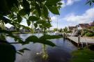 VakantiehuisNederland - : Villa aan het water in Terherne