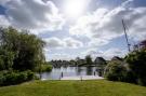 VakantiehuisNederland - : Villa aan het water in Terherne