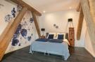 FerienhausNiederlande - : 13-17 pax holiday home with separated apartments a